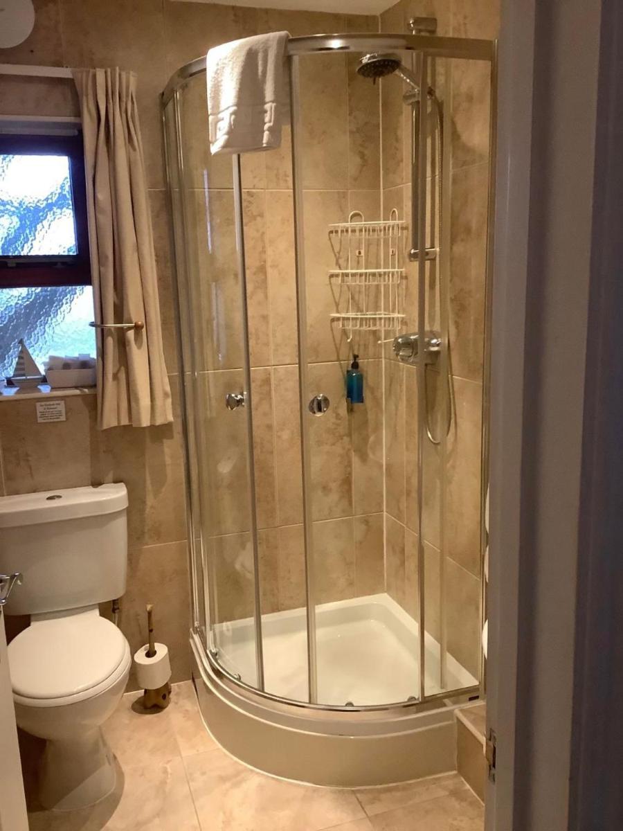 New Overlander Inn - Housity