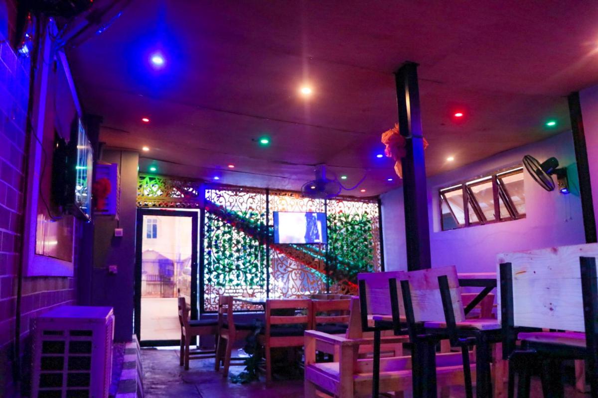 MT Deluxe Hotel - Housity