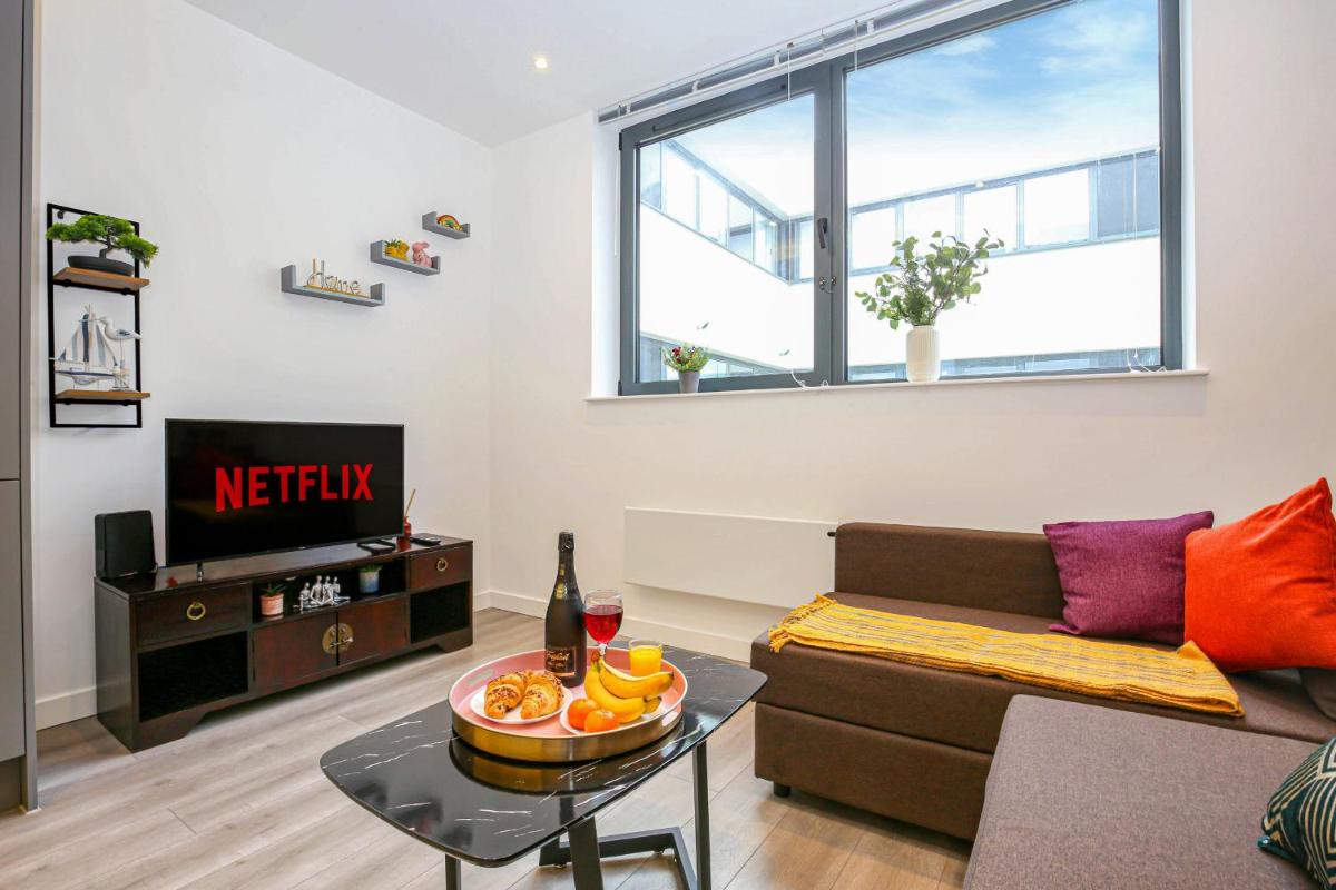 Secluded and Spacious Apartment in Private Complex - Hizvo
