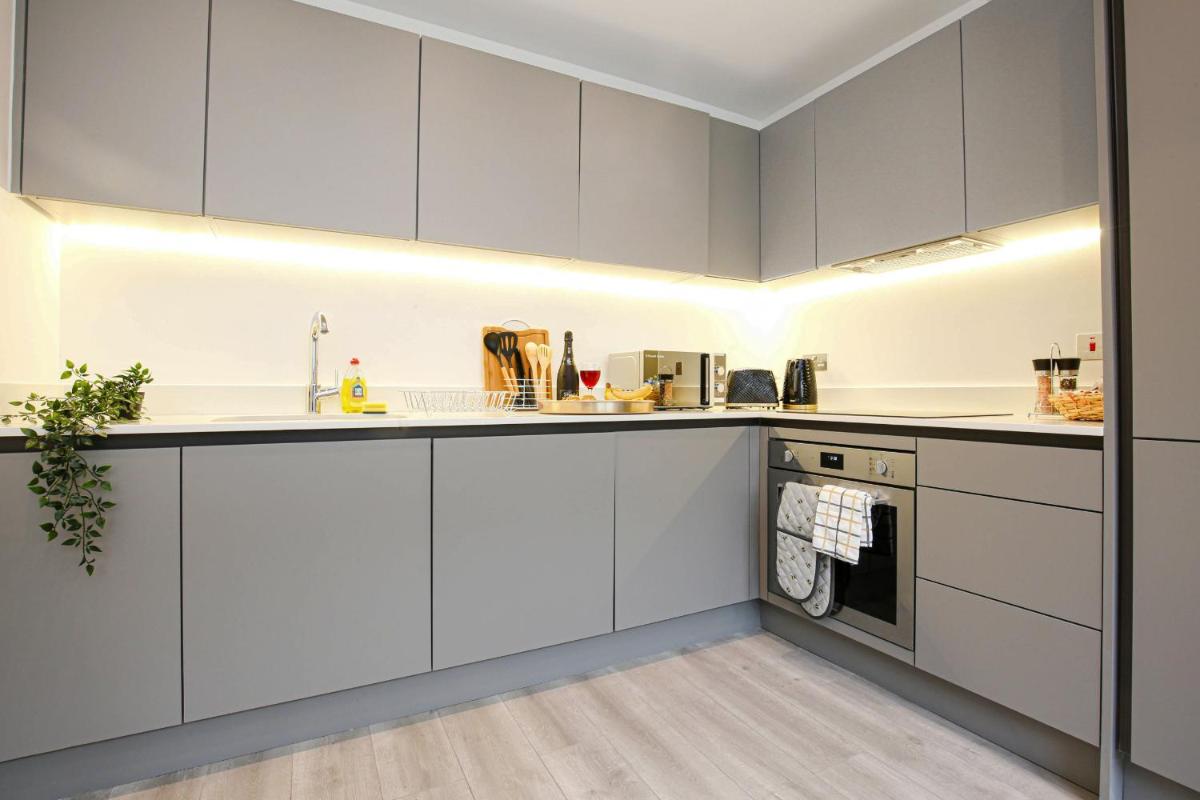 Secluded and Spacious Apartment in Private Complex - Hizvo