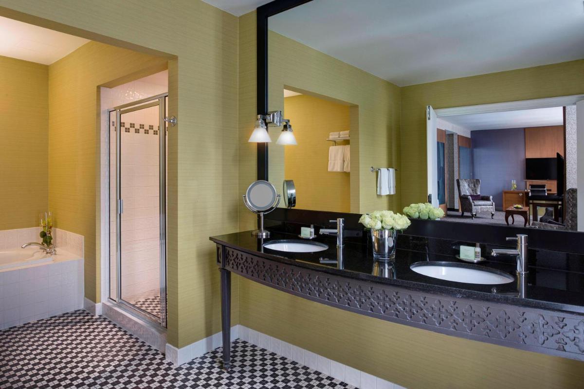 Hotel Chicago Downtown, Autograph Collection - Housity