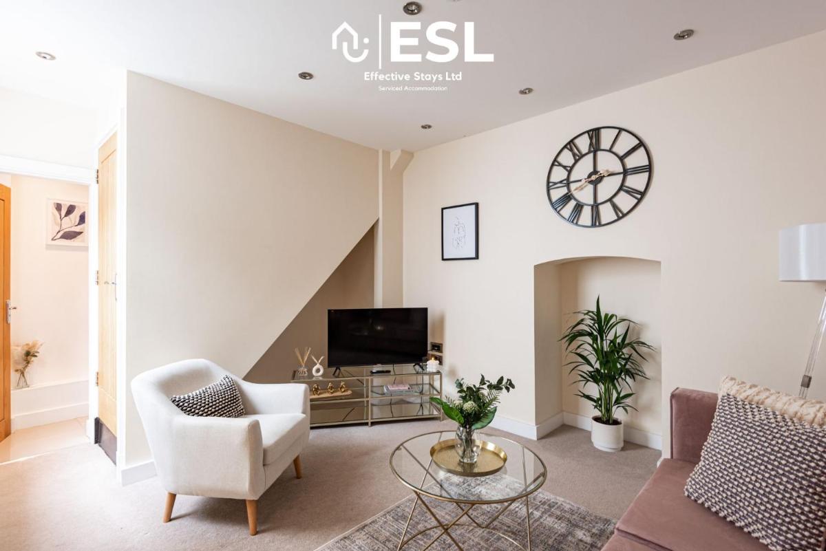 Suitetrails - Super Central - Quiet - 2 Bedroom Cottage
