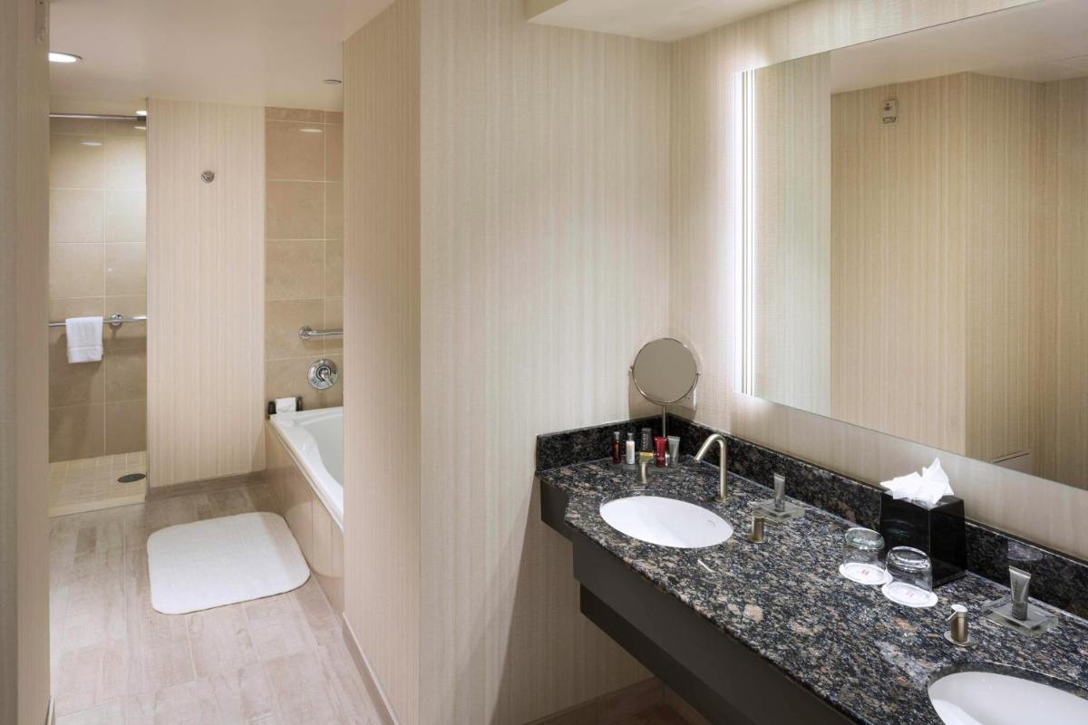 Hartford Marriott Downtown - Housity