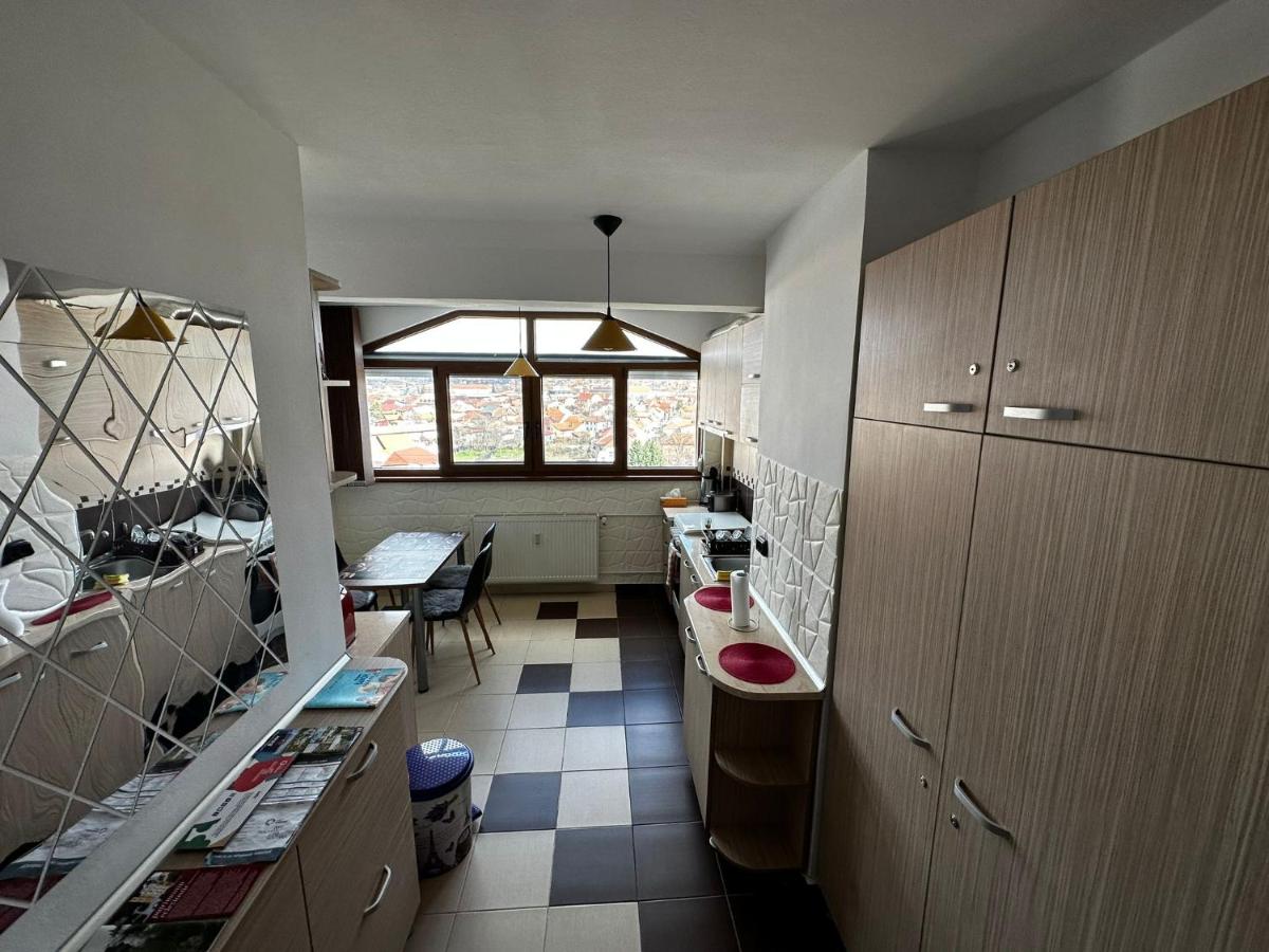 High level Apart Oradea free reserved parking - Hizvo