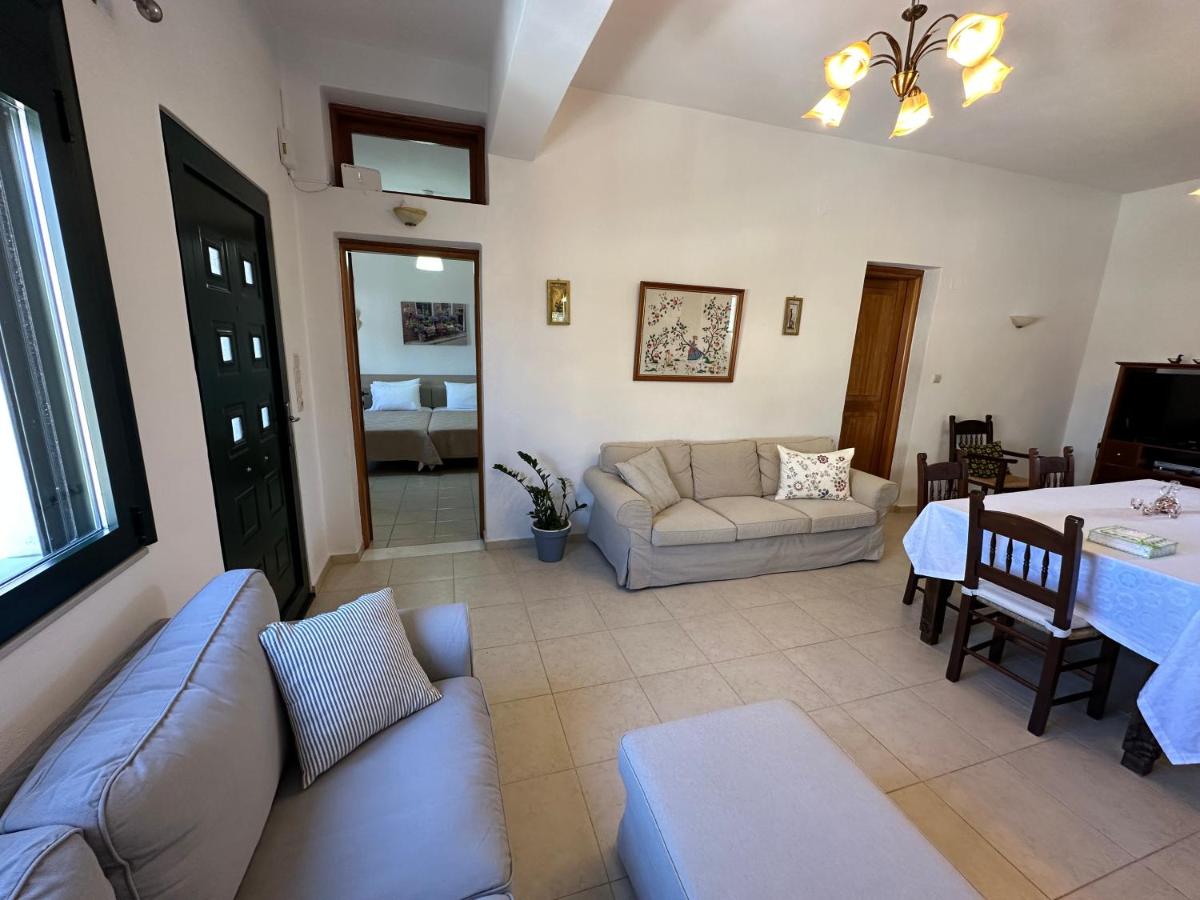 Chrisa Holiday Home - Housity