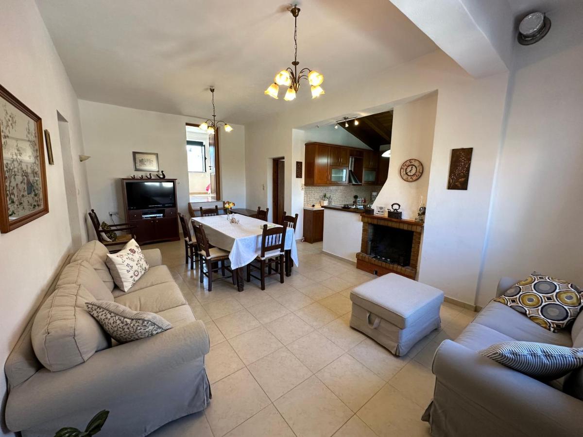 Chrisa Holiday Home - Housity