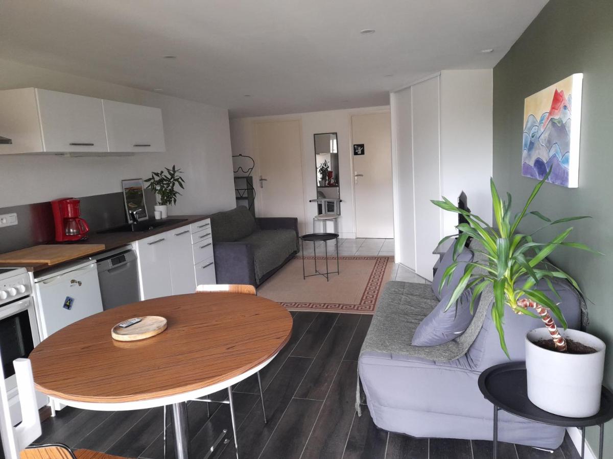 A 5 mns du Puy de Dôme avec Vue imprenable Studio rez de jardin 24m2 neuf à Laschamps - Housity
