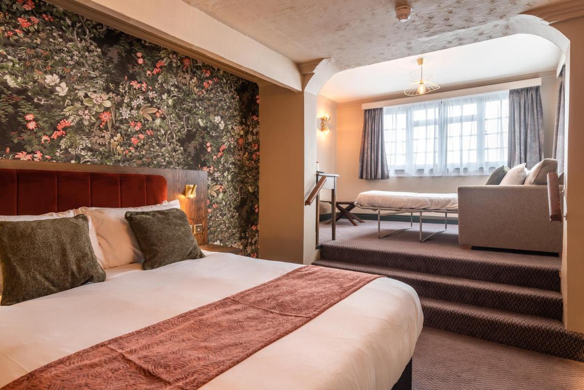 The Bell by Innkeeper's Collection - Housity