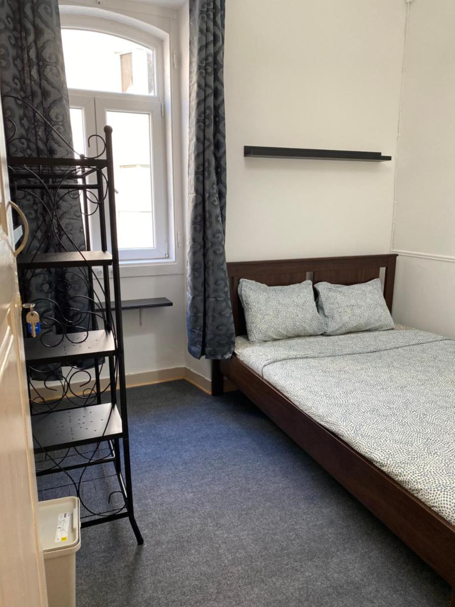Sri-Indo Guest House - Housity