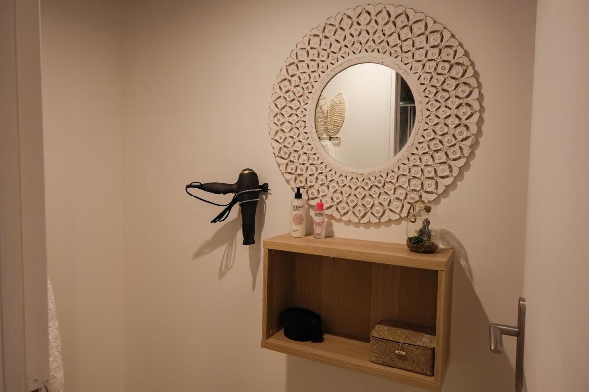 Chambre avec Jacuzzi, Sauna, Espace détente, TV NETFLIX - Housity