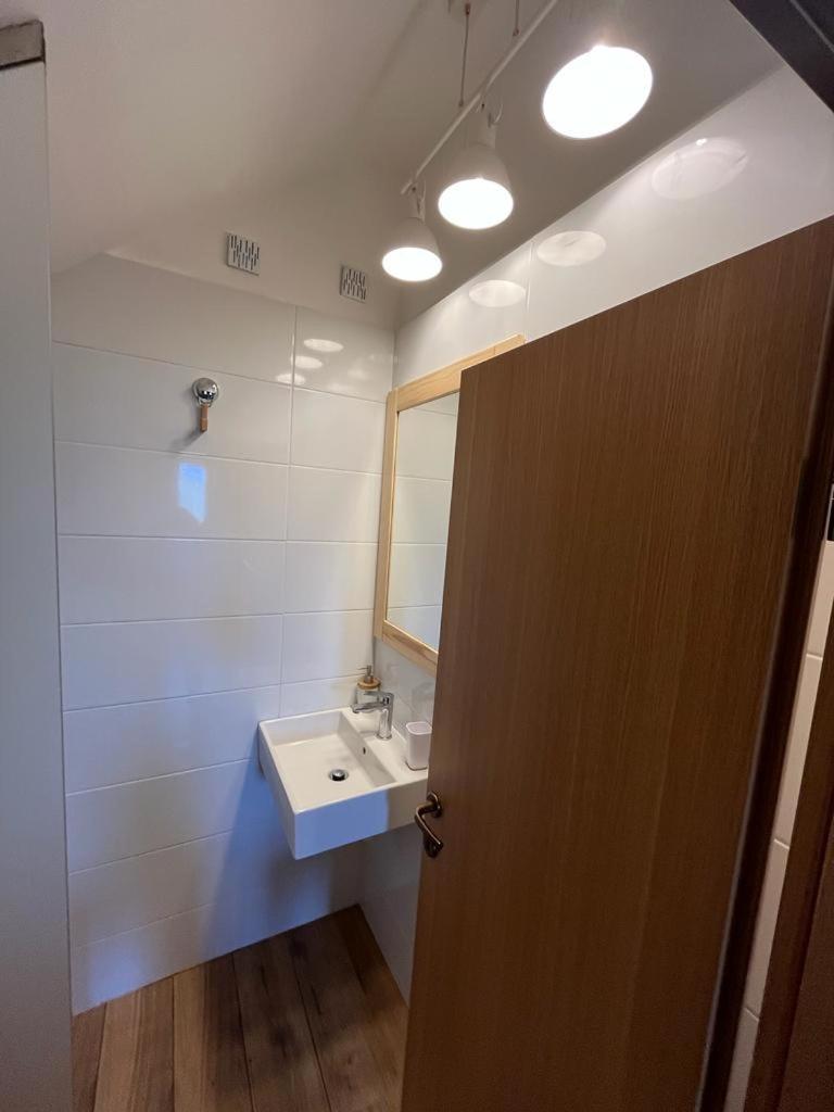 Cesargradska klet - Housity