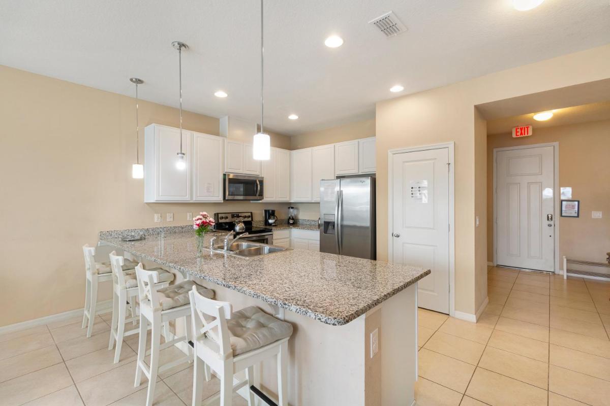 4 Bedrooms 3 Bathrooms Compass Bay 3167 Tc - Housity