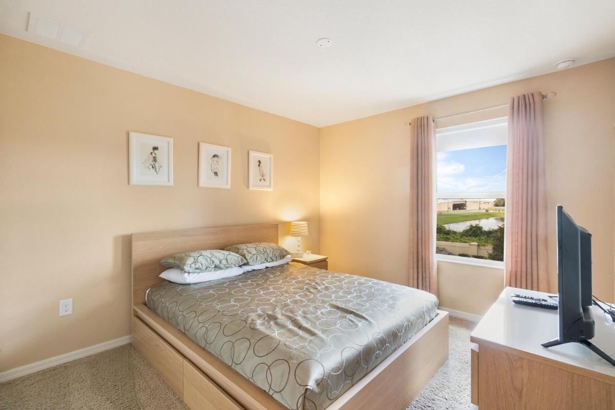 4 Bedrooms 3 Bathrooms Compass Bay 3167 Tc - Housity