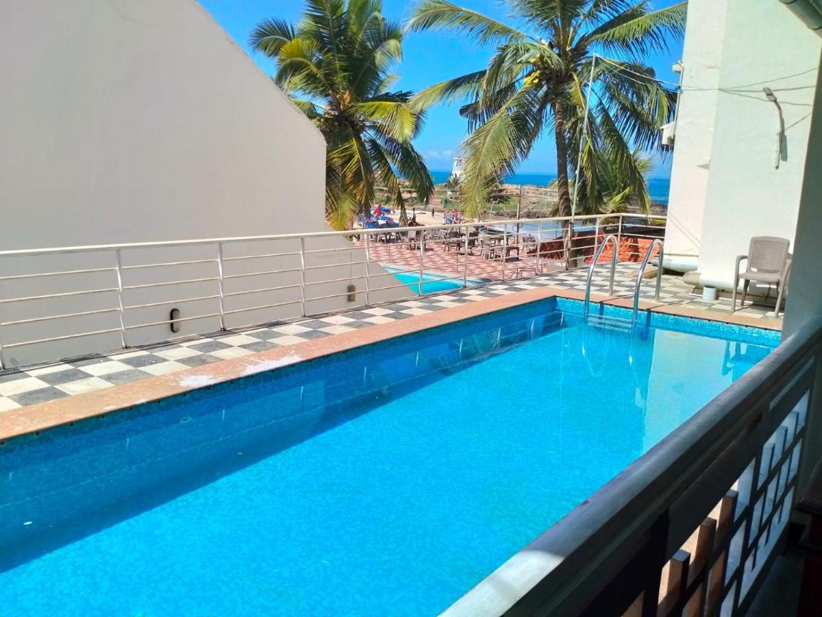 Hotel SeaRock Beach Resort Kovalam - Housity