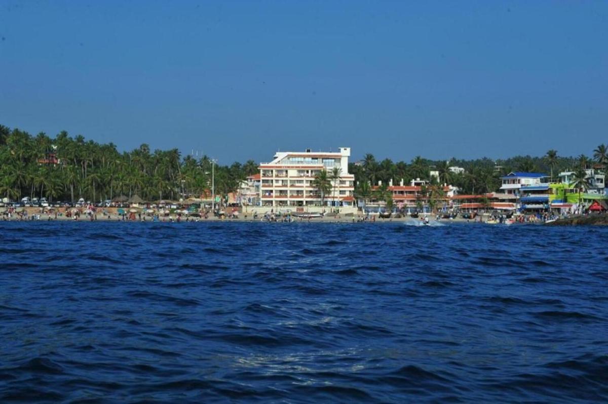 Hotel SeaRock Beach Resort Kovalam - Housity