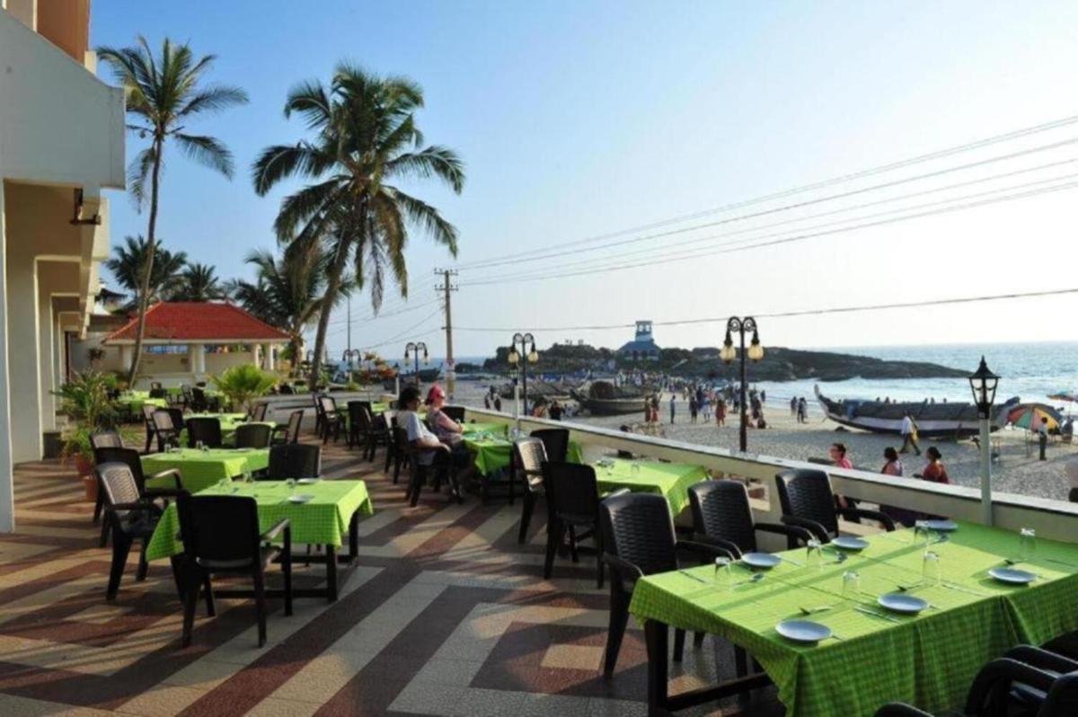 Hotel SeaRock Beach Resort Kovalam - Housity