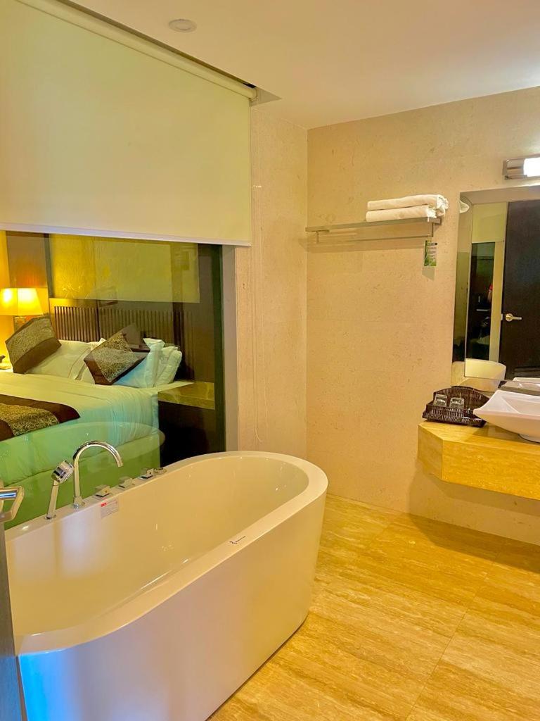 Royale Signature Hotel - Housity