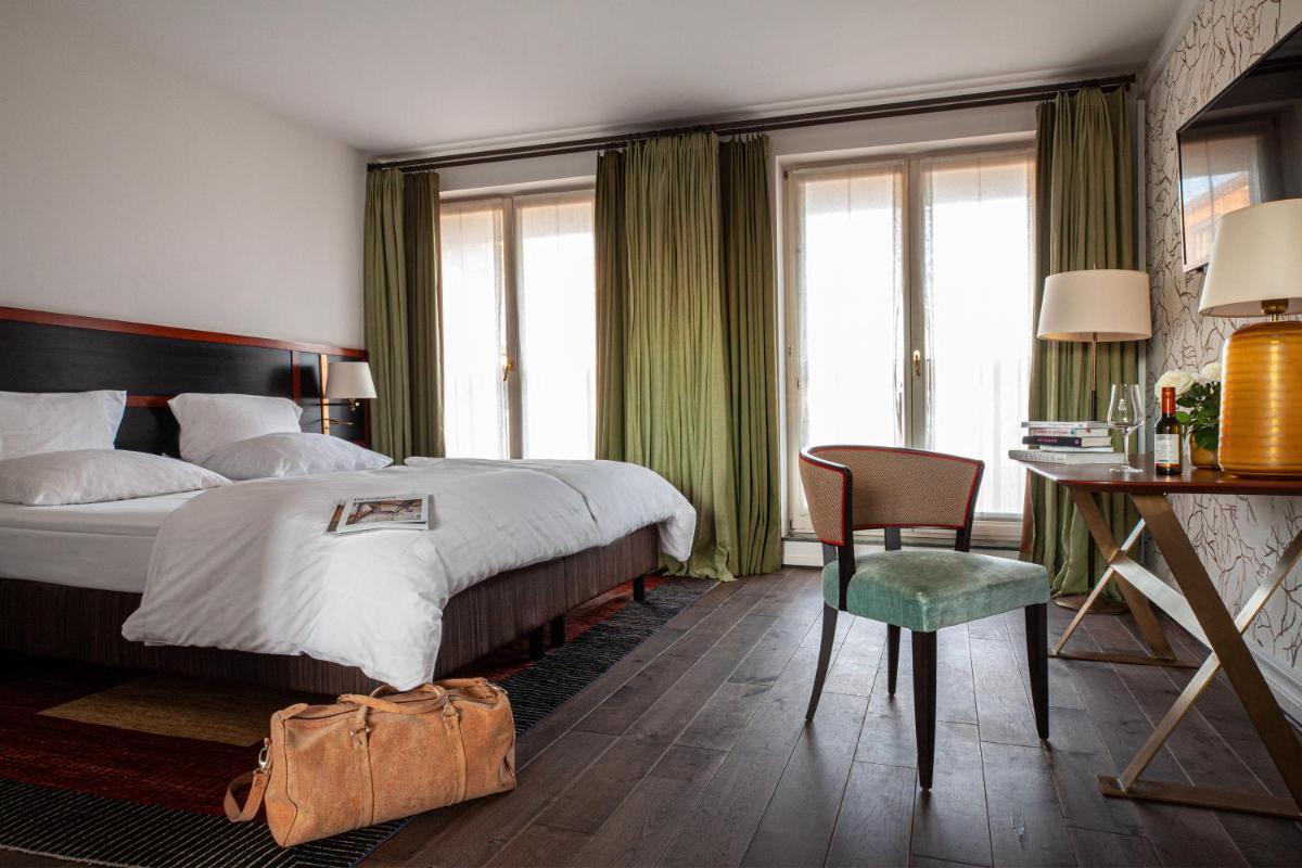 Ein Bett oder Betten in einem Zimmer der Unterkunft Hotel Erbprinz - Gourmet & Spa