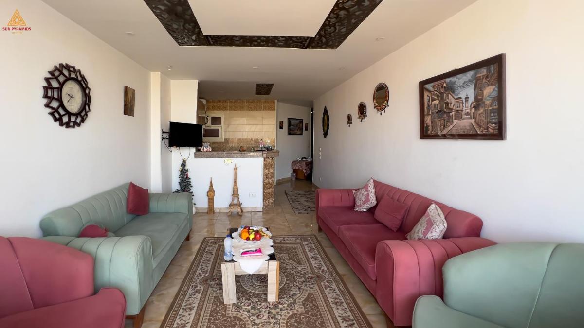 Full Pyramids View Apartment with Balcony For 8 P - Housity