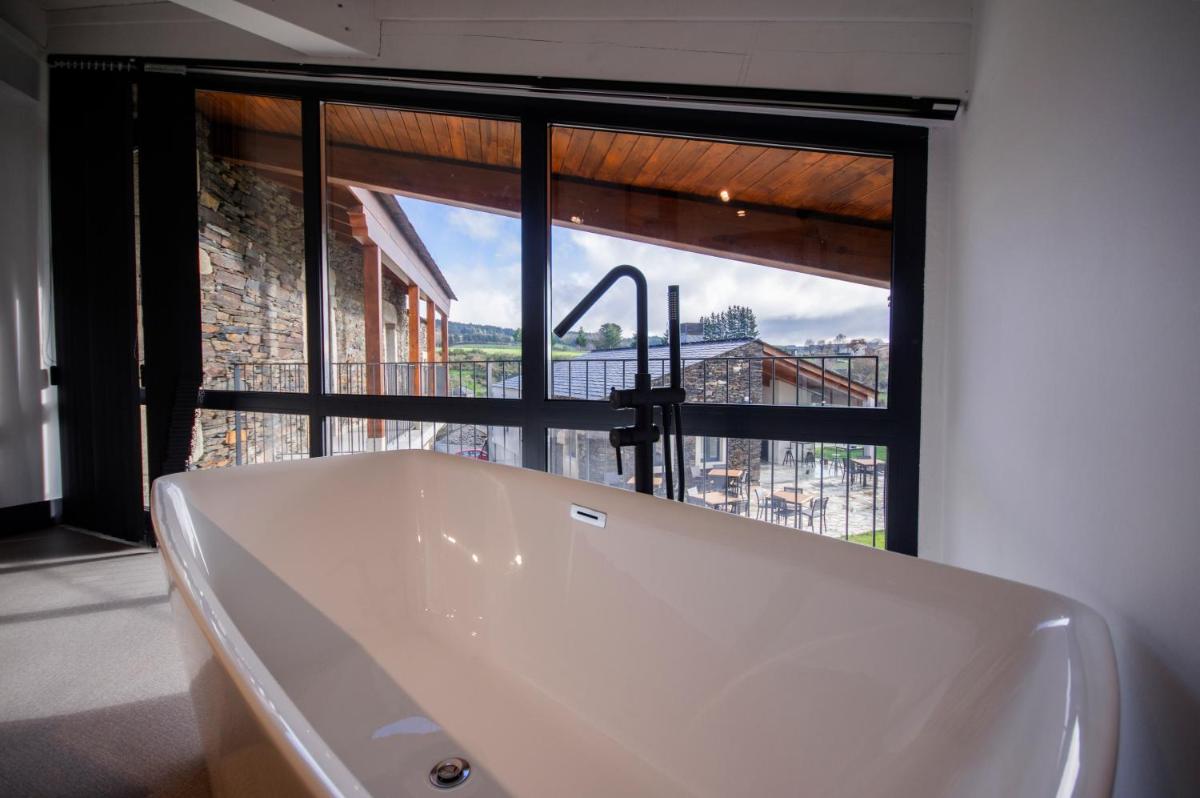 Hotel Rural O Cruce do Burgo - Housity