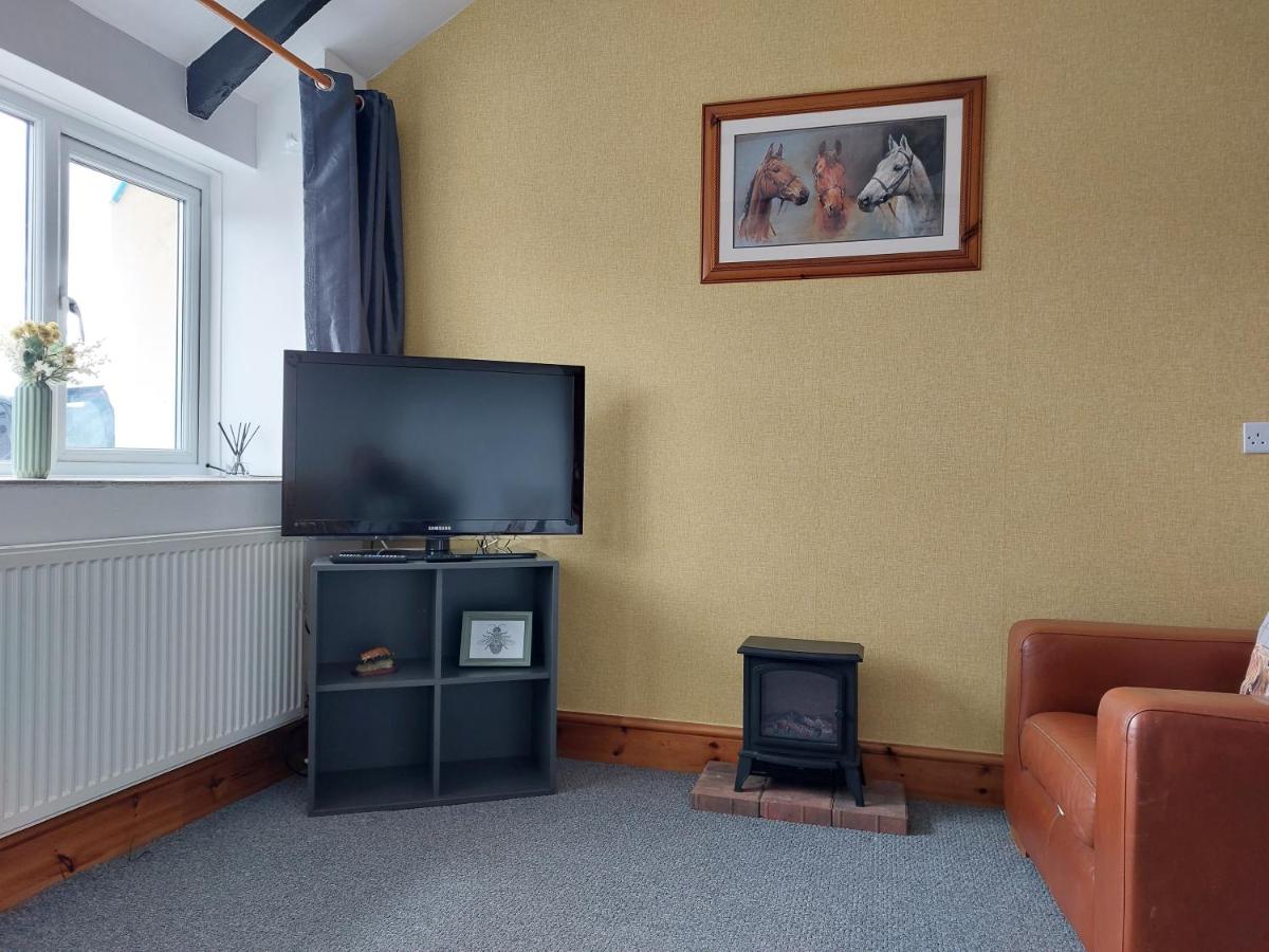 The Barn - Cosy cottage with Countryside views - Housity