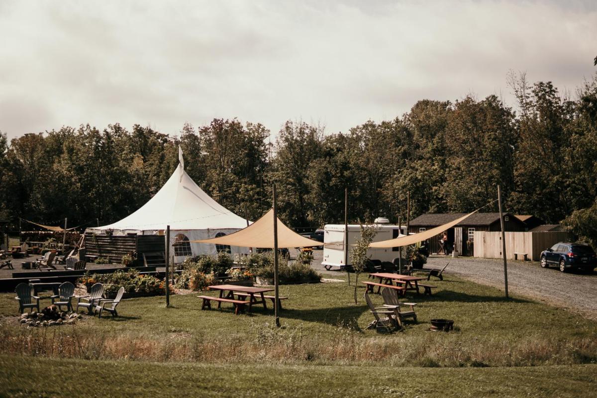 Firelight Camps - Housity