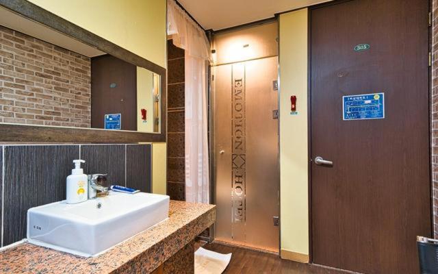 Chakan Hotel - Housity
