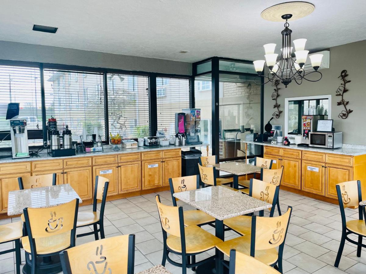 Super 8 by Wyndham Corbin KY - Housity