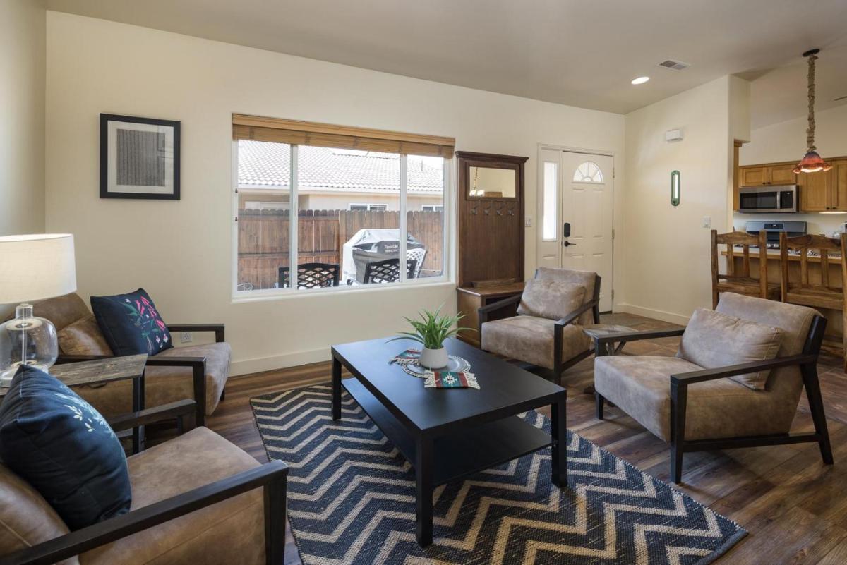 Cottonwoods 419 - Housity