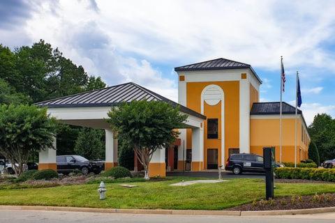 Quality Inn Richmond Airport - Housity