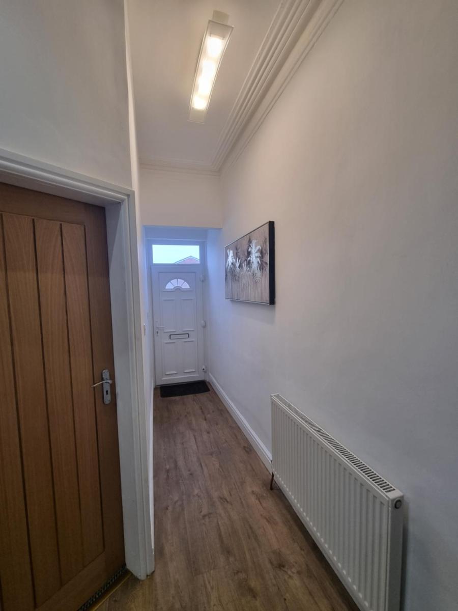 Cheerful 4 bedroom close to Uclan, Preston City Center - Housity