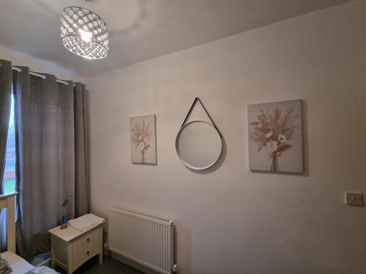 Cheerful 4 bedroom close to Uclan, Preston City Center - Housity