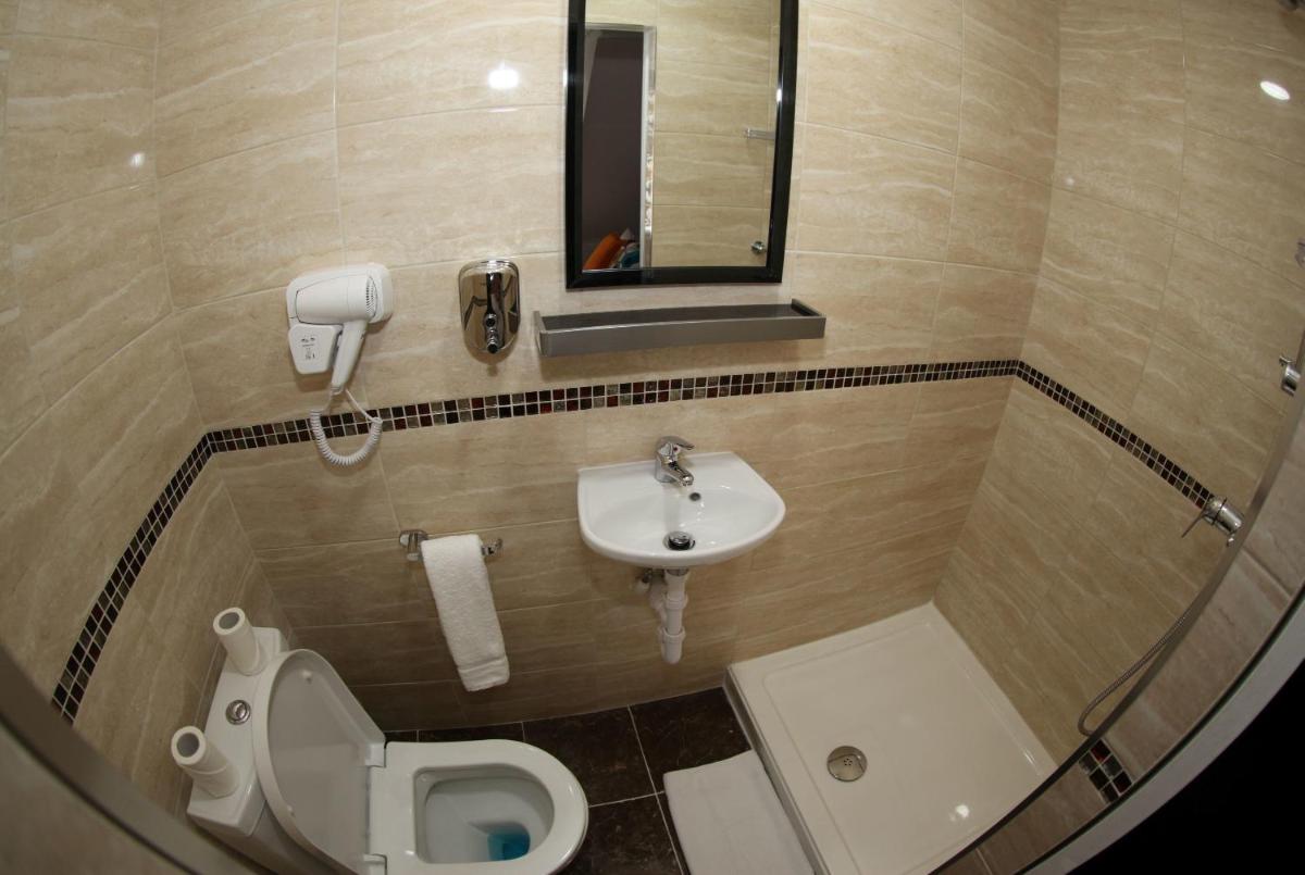 Heathrow Inn Hotel - Housity