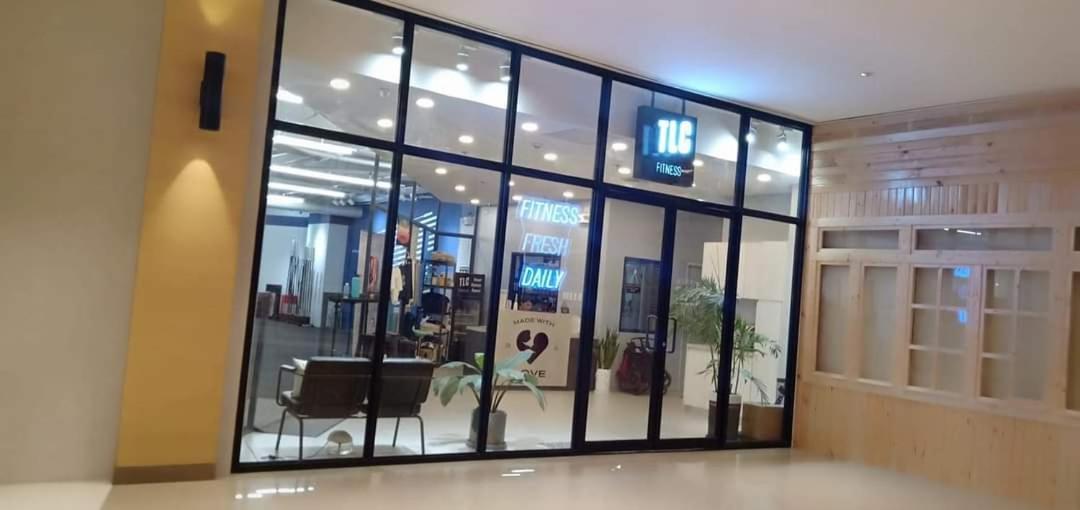 One Uptown Opposite of grandhyatt hotel manila Taguig city - Housity