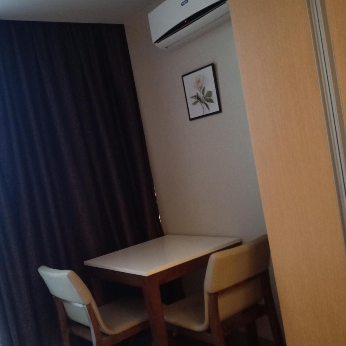 One Uptown Opposite of grandhyatt hotel manila Taguig city - Housity