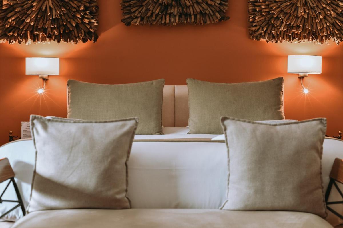 Coin salon dans l'établissement Les Frères Ibarboure - Hôtel 4 étoiles, Spa extérieur sensoriel et Restaurant étoilé à Bidart