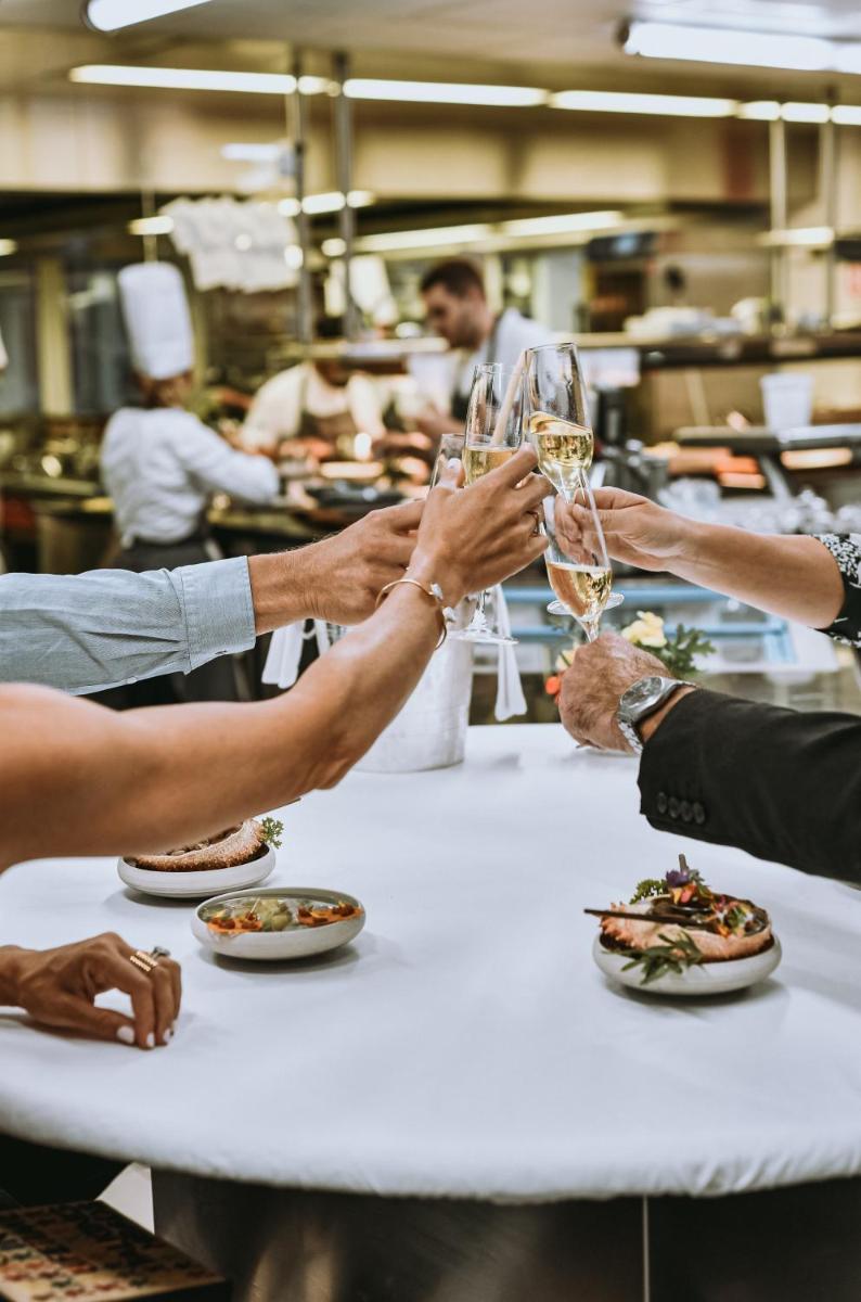 Clients de l'établissement Les Frères Ibarboure - Hôtel 4 étoiles, Spa extérieur sensoriel et Restaurant étoilé à Bidart