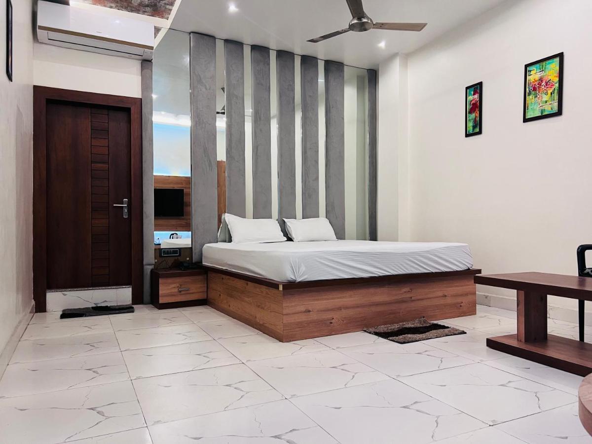 Saini Hotel - Housity
