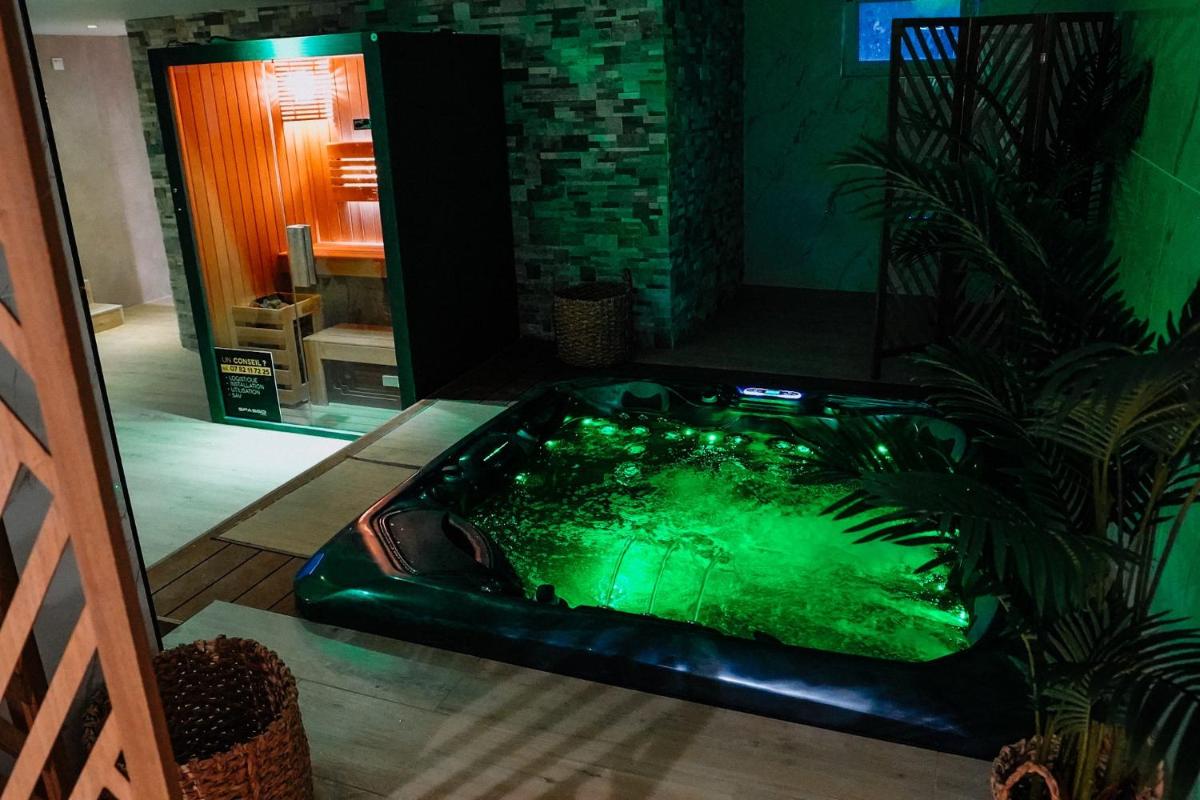 Grande Villa cosy avec piscine, sauna & jacuzzi - Housity