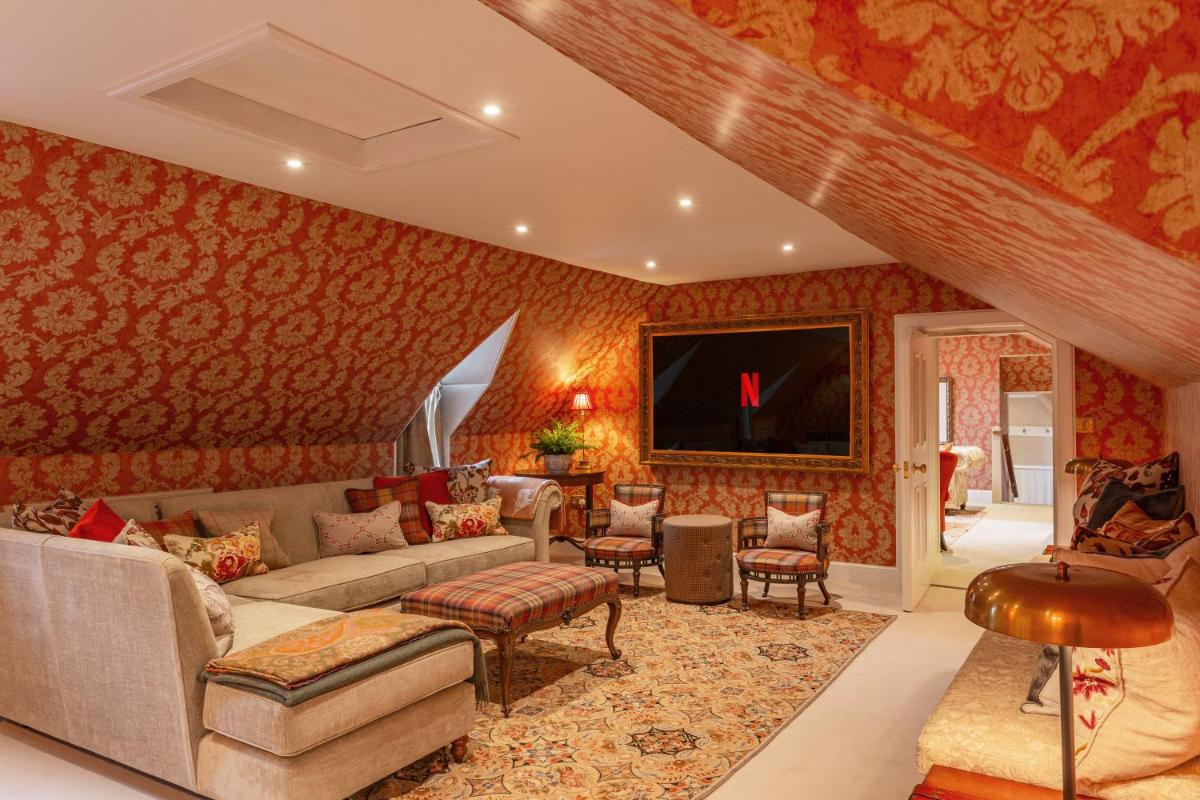 Glenapp Castle - Housity