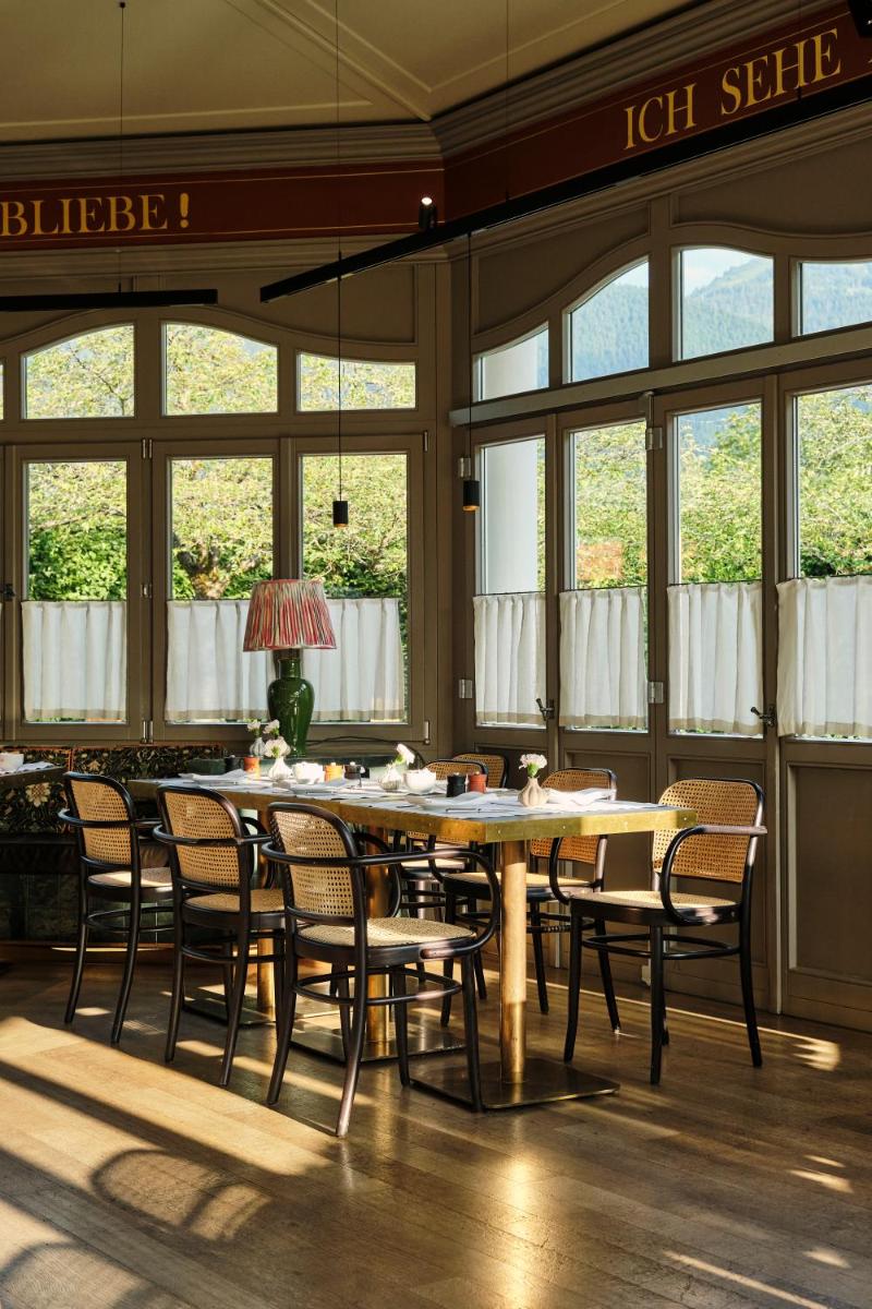 Ein Restaurant oder anderes Speiselokal in der Unterkunft Spa & Resort Bachmair Weissach, LUXURY FAMILY RESORT
