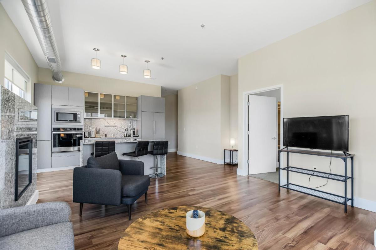 Upscale Two Bedroom Stay with Amazing Rooftop 748 - Housity