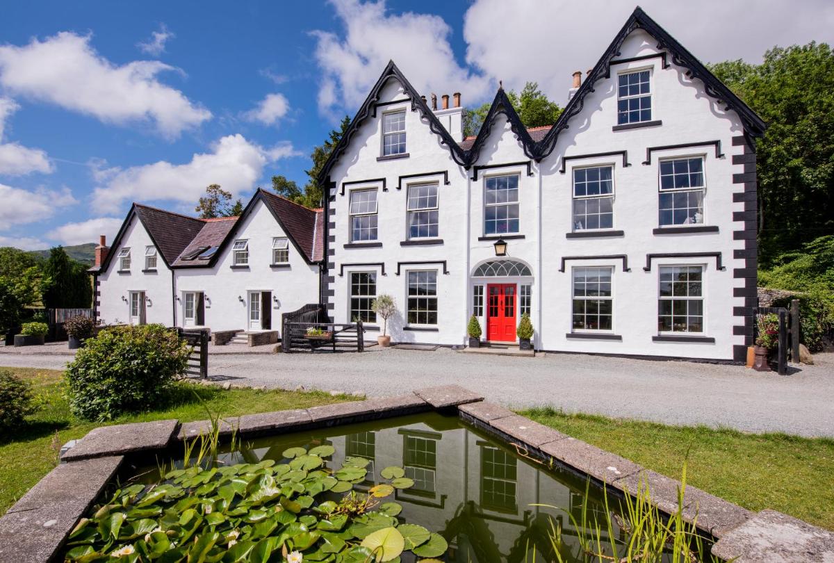 Coed Mawr Hall Bed & Breakfast - Hizvo