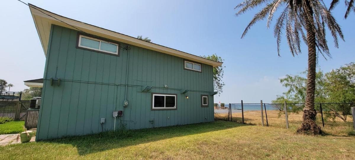 Madre Azul Bay House - Housity