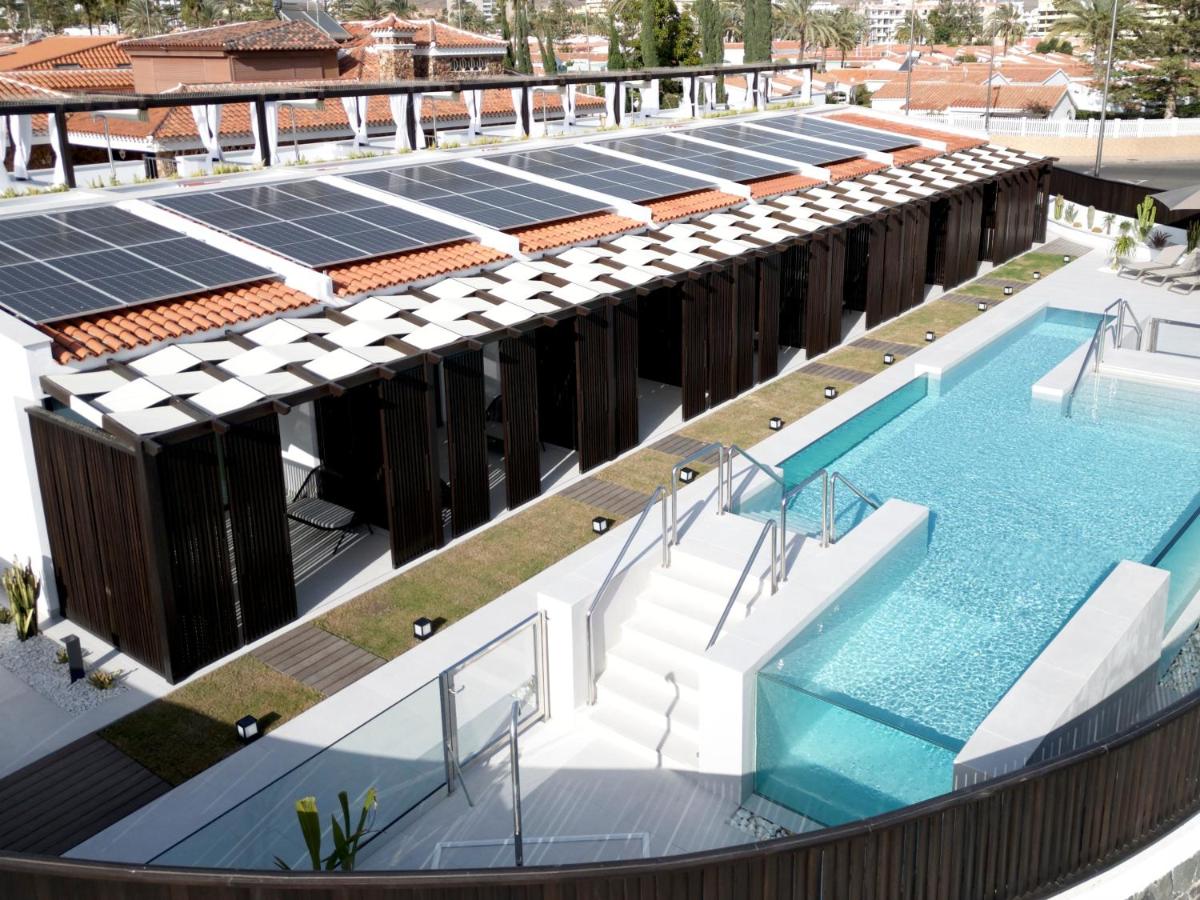 Piscina en o cerca de Fahana - Gay Men Only