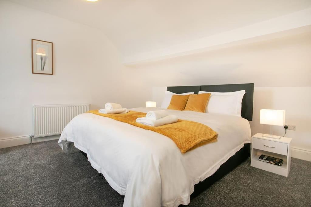 Cudworth House, Barnsley for contractors ,Families, free parking, spacious etc - Housity