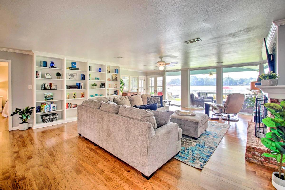 Hot Springs Hideaway on Lake with Kayaks and Dock! - Housity