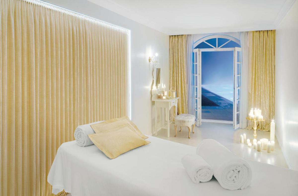 Ein Bett oder Betten in einem Zimmer der Unterkunft Villa Contessa - Luxury Spa Hotels