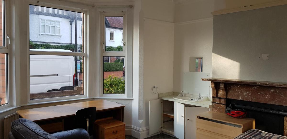 Stunning 5-Bedroom House for Unforgettable Getaway - Housity