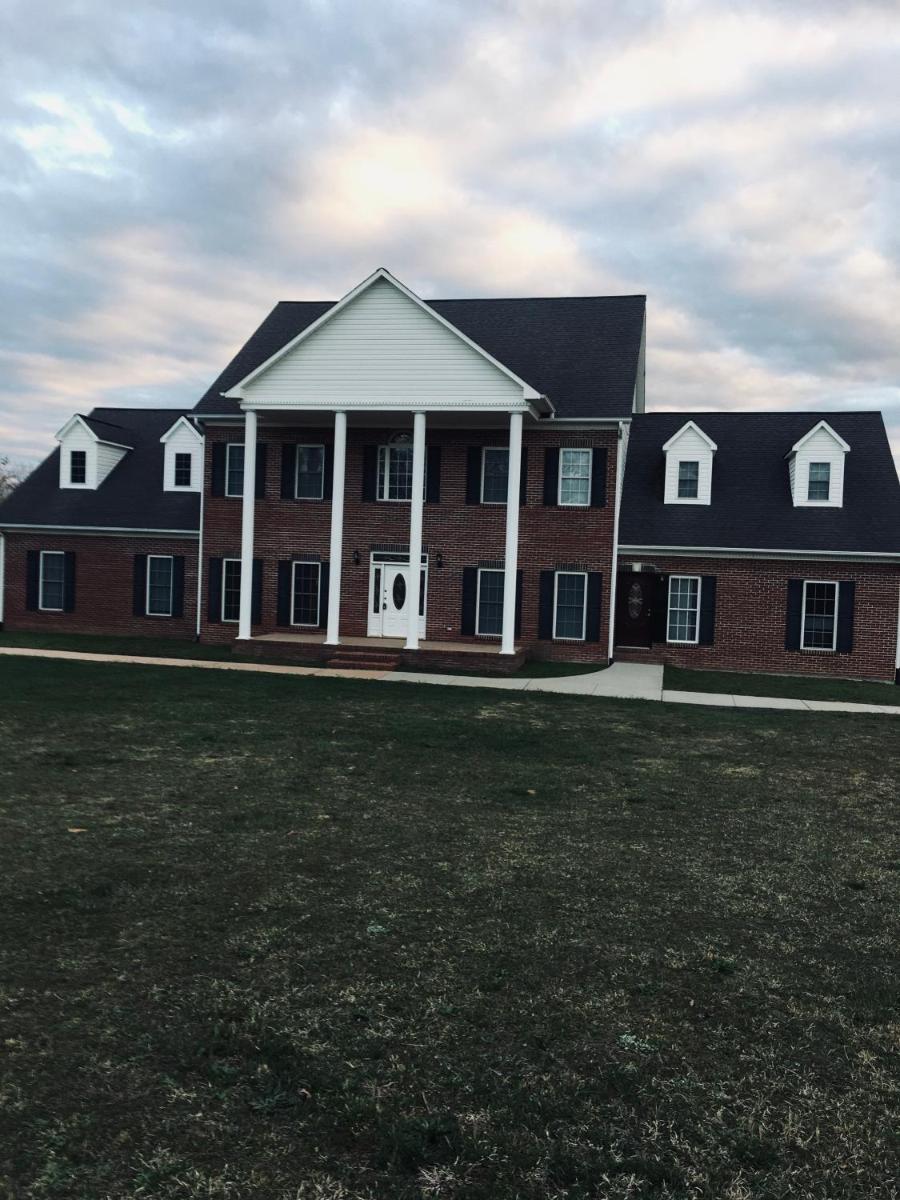 MooreField Suites Greensboro East - Housity